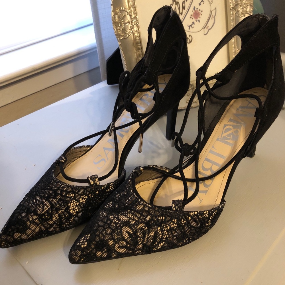 Black lace heel